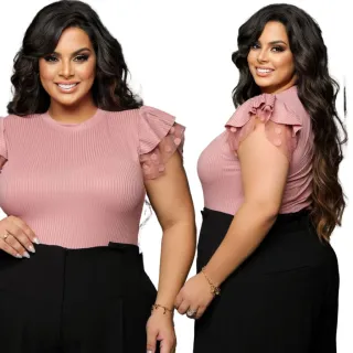 Blusa Feminina Plus Size Amelia com Babado Verdadeiro, nos tamanhos G1, G2 e G3 - Rosa Pink