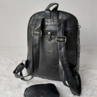 Bolsa Feminina de Couro Mochila - Preta