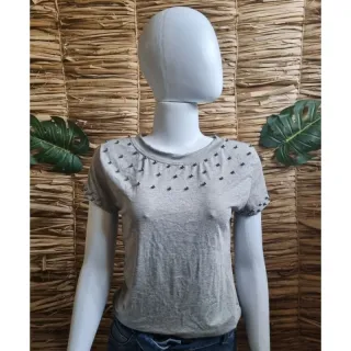 Blusa Feminina Manga Curta Pérolas Detalhes - Preto