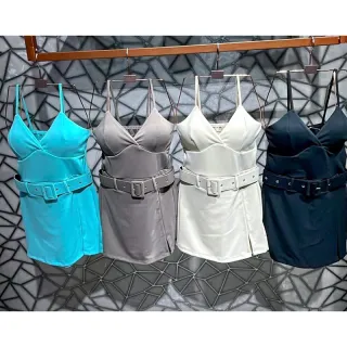 Verão Despojado: Macaquinho Curto de Alcinha com Short Saia e Cinto - Vermelho