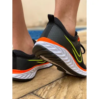 Lançamento 2023 Tênis Masculino Esportivo Confortável Academia - Preto com Dourado