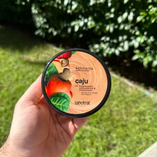 Skincare Labotrata: Esfoliante Morango, Pitaya e Melancia para Corpo e Rosto - Capim Limão