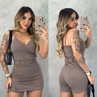 Verão Despojado: Macaquinho Curto de Alcinha com Short Saia e Cinto - Vermelho