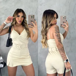 Verão Despojado: Macaquinho Curto de Alcinha com Short Saia e Cinto - Vermelho