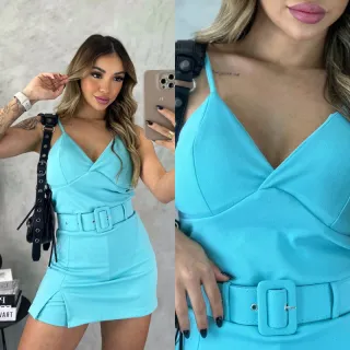 Verão Despojado: Macaquinho Curto de Alcinha com Short Saia e Cinto - Vermelho