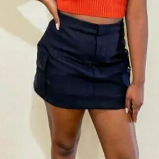 Moda feminina: Shorts Saia Cargo Alfaitaria com bolso lateral - Azul