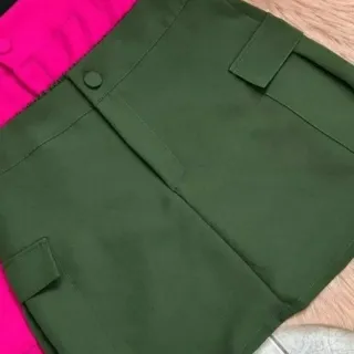 Moda feminina: Shorts Saia Cargo Alfaitaria com bolso lateral - Azul