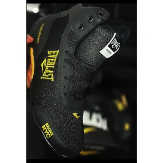 Confortável Botinha para Academia - Preto - Branco