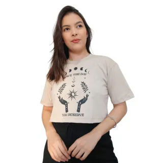 Moda Gringa: Camiseta Cropped em Algodão 100% - MARROM/Gato The Moon