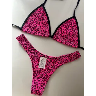 Moda praia asa-delta: biquíni fio dental para arrasar - P