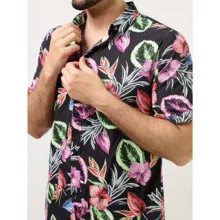 Camisa Floral Masculina Manga Curta - Preto com Flores Grandes - GG
