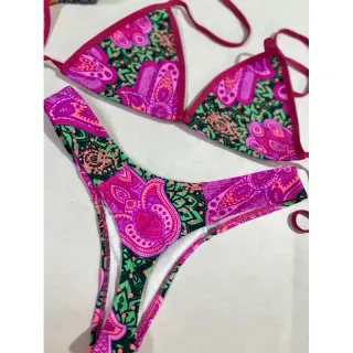 Moda praia asa-delta: biquíni fio dental para arrasar - P