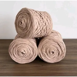 Conjuntos femininos em fio de malha: saia em macramê e saída de praia - Branco