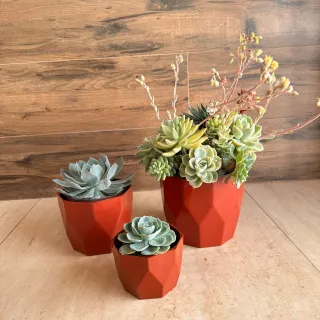 Vasos Decorativos Injetados Kit 3 Cachepôs Facetados Nº2, 3 e 4 - Caramelo