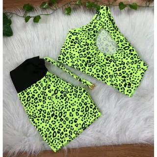 Conjunto short com cordinha e top com bojo para academia - Oncinha neon lateral