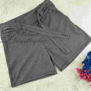 Compre Shorts Feminino Listrado Liso Com Cinto na Loja Online Raryel - listrado cinza