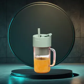 Super Resistente Liquidificador Portátil Recarregável USB 420ml com Canudo 6 Lâminas - SORTIDOS