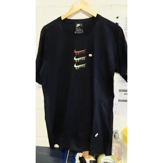 Marca NK Estética Casual Confortável: Camiseta Logo Bordado - Marrom