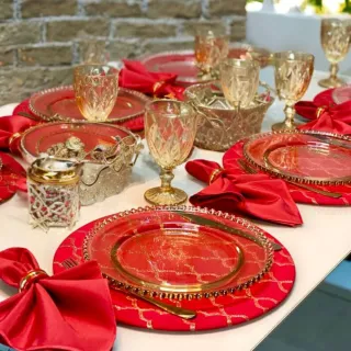 Decoração de Natal: Kit Mesa Posta com 18 Peças - Capas de Sousplat Estampado + Guardanapos + Argolas - Flores Vermelhas