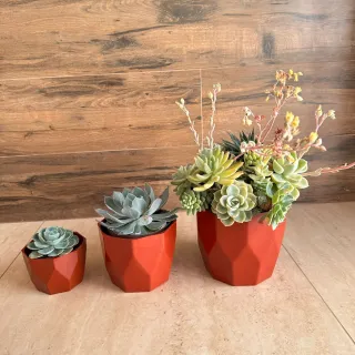 Vasos Decorativos Injetados Kit 3 Cachepôs Facetados Nº2, 3 e 4 - Caramelo