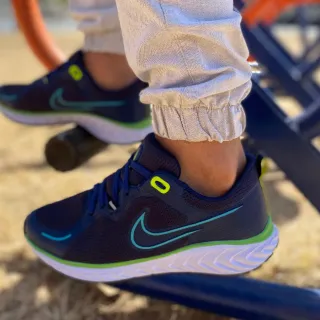 Lançamento 2023 Tênis Masculino Esportivo Confortável Academia - Preto com Dourado