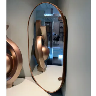 Orgânico Espelho Decorativo Adnet Oval 60x35 cm com Moldura de Couro e Pendurador