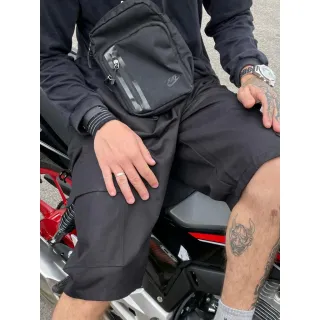 Streetwear Masculina: Bermuda Cargo Oversized com 6 Bolsos - Preto