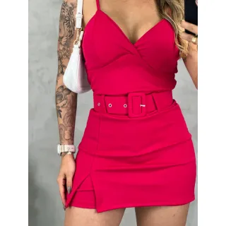 Verão Despojado: Macaquinho Curto de Alcinha com Short Saia e Cinto - Vermelho
