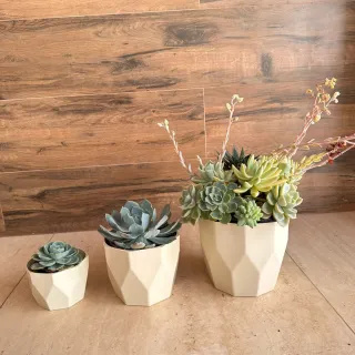 Vasos Decorativos Injetados Kit 3 Cachepôs Facetados Nº2, 3 e 4 - Caramelo