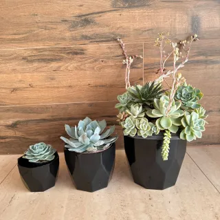 Vasos Decorativos Injetados Kit 3 Cachepôs Facetados Nº2, 3 e 4 - Caramelo