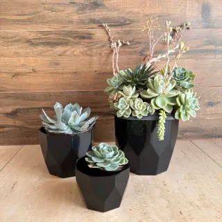 Vasos Decorativos Injetados Kit 3 Cachepôs Facetados Nº2, 3 e 4 - Caramelo