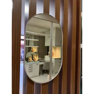 Orgânico Espelho Decorativo Adnet Oval 60x35 cm com Moldura de Couro e Pendurador - Caramelo