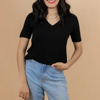 Malha Lisa Manga Curta Blusa Feminina Gola V - Preto