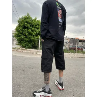 Streetwear Masculina: Bermuda Cargo Oversized com 6 Bolsos - Preto