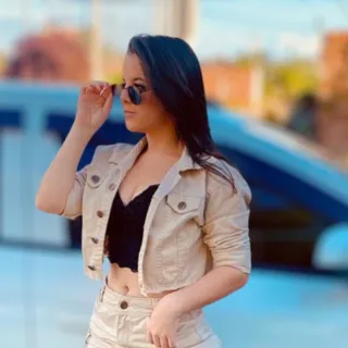 Jaqueta feminina cropped jeans bege/preta/azul - Jeans Preta