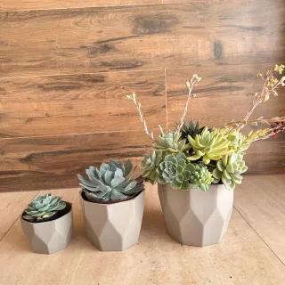 Vasos Decorativos Injetados Kit 3 Cachepôs Facetados Nº2, 3 e 4 - Caramelo