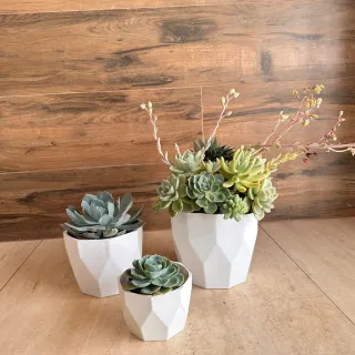 Vasos Decorativos Injetados Kit 3 Cachepôs Facetados Nº2, 3 e 4 - Caramelo