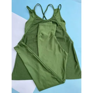 Moda Fitness Feminina: Kit Conjunto Trio Calça E Top + Blusa Embutida em Promoção - 33