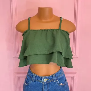 Moda Feminina 2023: Cropped com Camadas de Babados, Alça Gringa - Verde Militar (Air Flow)