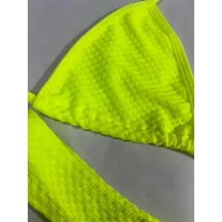 Moda praia asa-delta: biquíni fio dental para arrasar - P