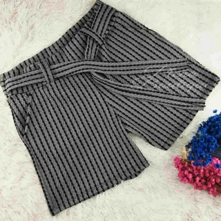 Compre Shorts Feminino Listrado Liso Com Cinto na Loja Online Raryel - listrado cinza