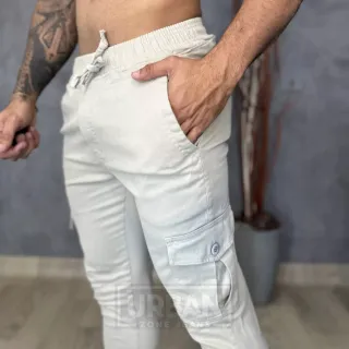 Calça Jogger Masculina Slim Sarja Cargo com Cordão e Bolsos - Creme Escuro