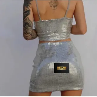 Moda feminina: Saia curta preta com paetês, brilho e estilo para balada - Preto