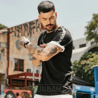 Camiseta Preta Manga Raglan Masculina com Contraste - 1 - Branca Barcelona