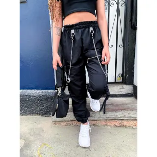 Calça Unissex Preta Cargo Jogger com Corrente - Vintamoc - Preto