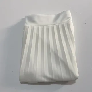 Saia Lisa Plissada Midi para Festas - Preto