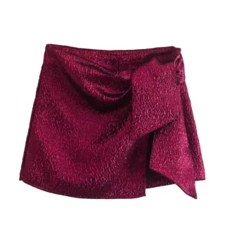 Moda feminina: Shorts decorativos de rua alta em roxo texturizado - Ouro