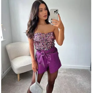 Moda feminina: Shorts decorativos de rua alta em roxo texturizado - Ouro