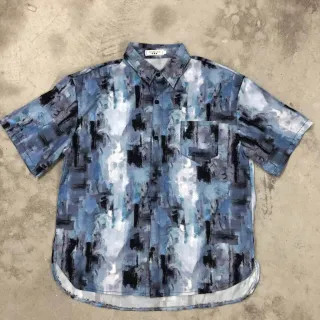 Camisa Estampada Masculina de Manga Curta com Grafite - Compre Online na Raryel - C38