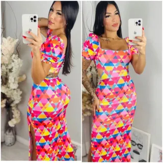 Manguinha longa feminina com vestido de fenda lateral - Onça detalhes